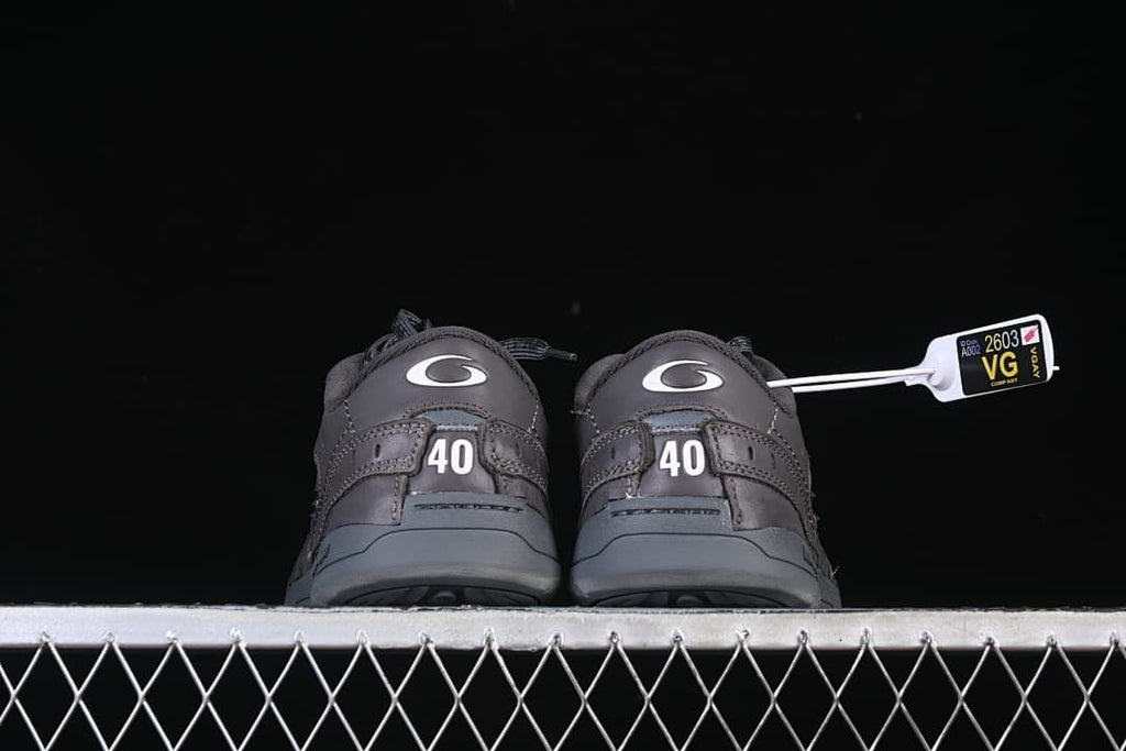 Rear view of the pair showing heel logos and size 40 markings