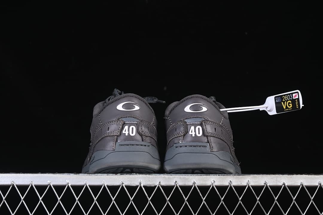Rear view of the pair showing heel logos and size 40 markings