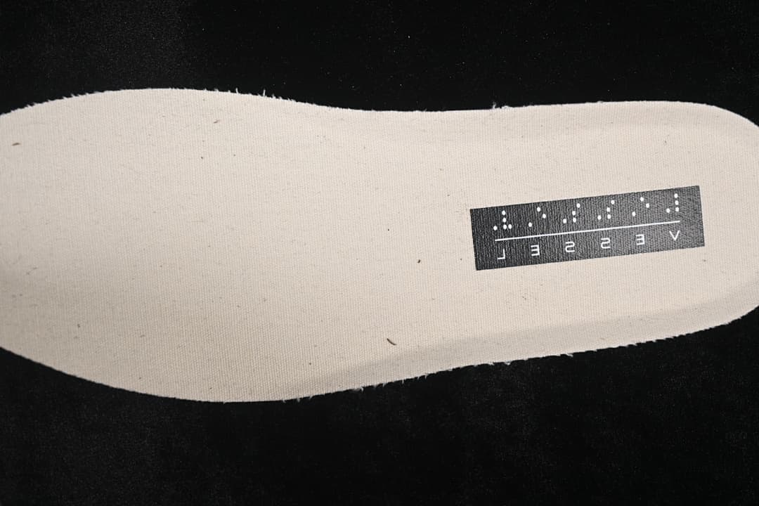 Light-colored insole with a small black label
