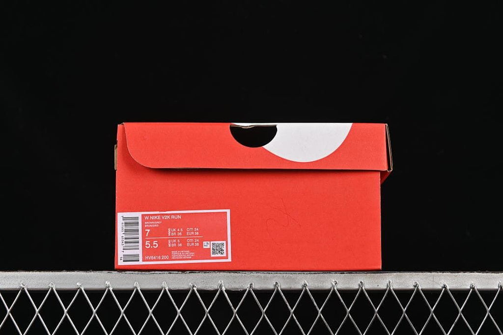 Shoe box label showing the V2K Run name, style code, and sample sizes