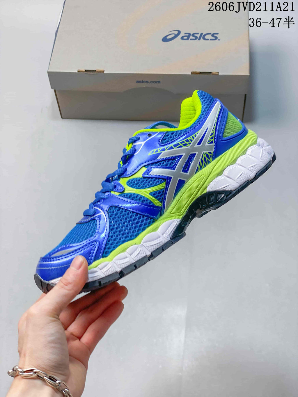 Side view of the blue and lime shoe with silver-tone side detailing and mesh panels; image overlay states sizes 36–47.5.