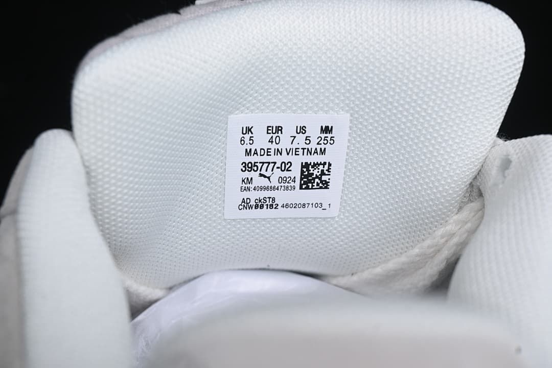 Tongue size label showing EU 40, UK 6.5, US 7.5 and 255 mm.