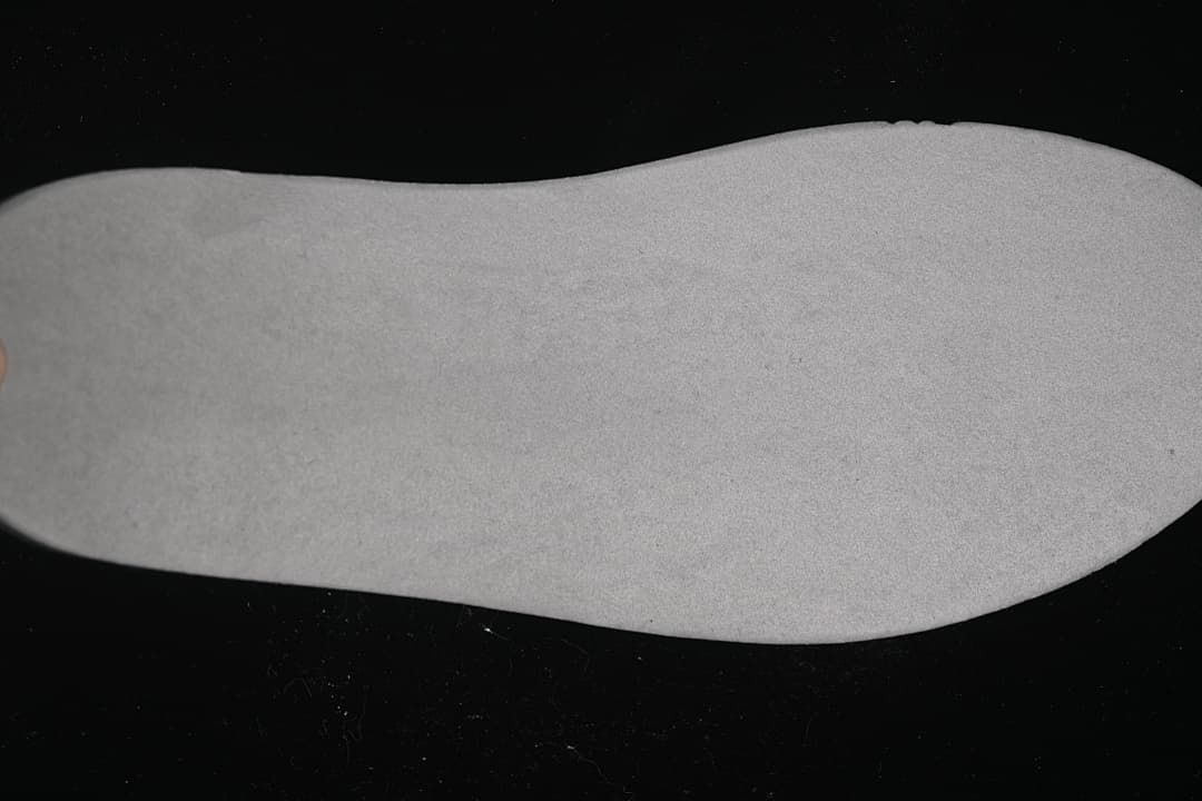 Light-colored footbed shown separately.