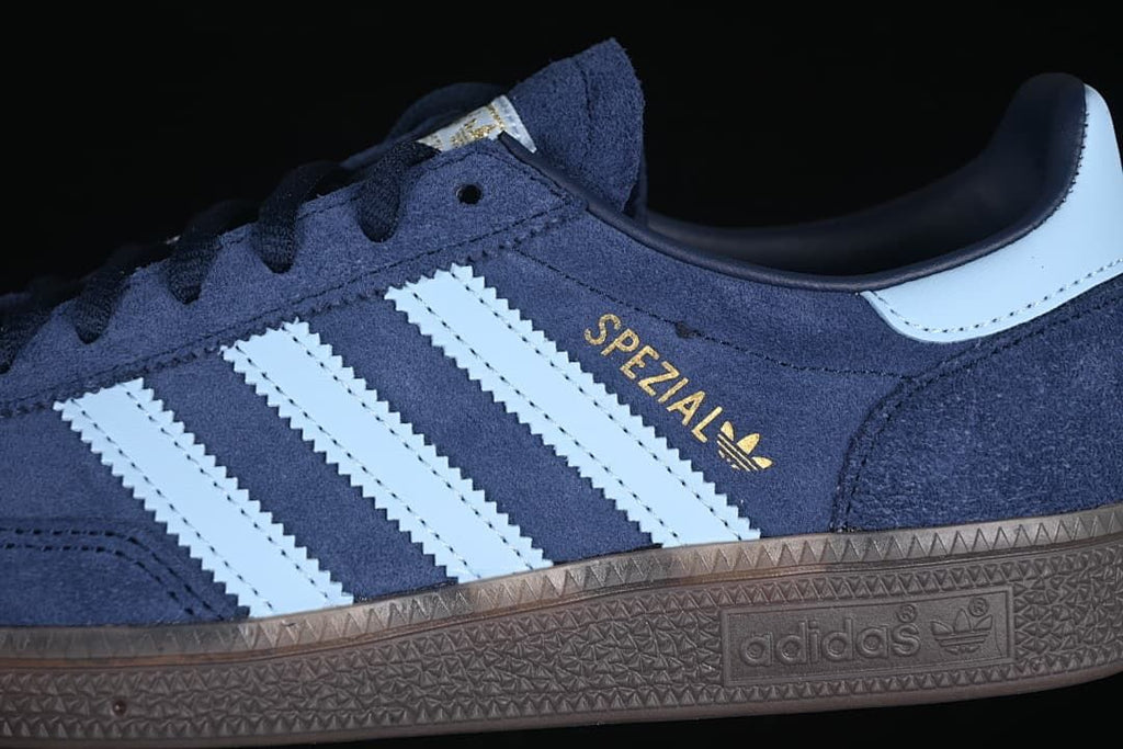 Close-up of pale blue stripes and Spezial lettering on the navy upper