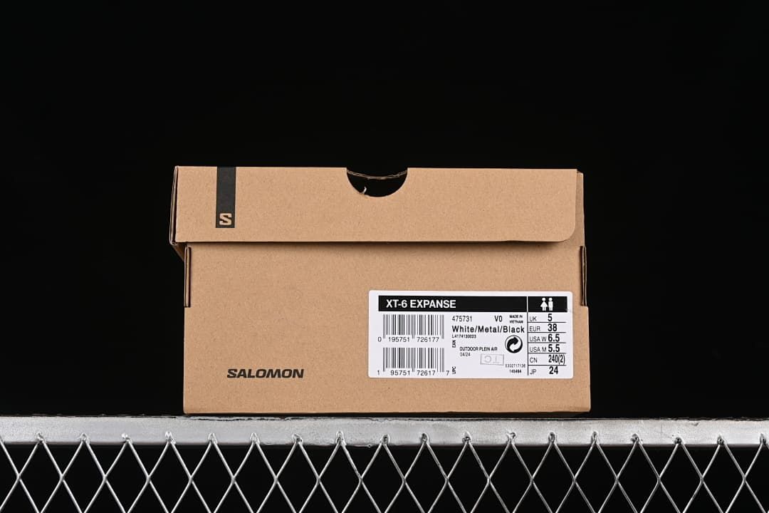 Shoebox label identifying the XT-6 Expanse in White/Metal/Black, article 475731, with sample size EU 38.