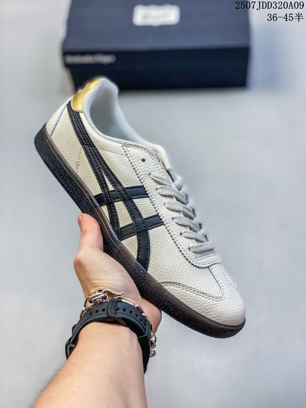 Cream Tokuten sneaker with black stripes, pale laces and a dark outsole; image text shows sizes 36–45.5.