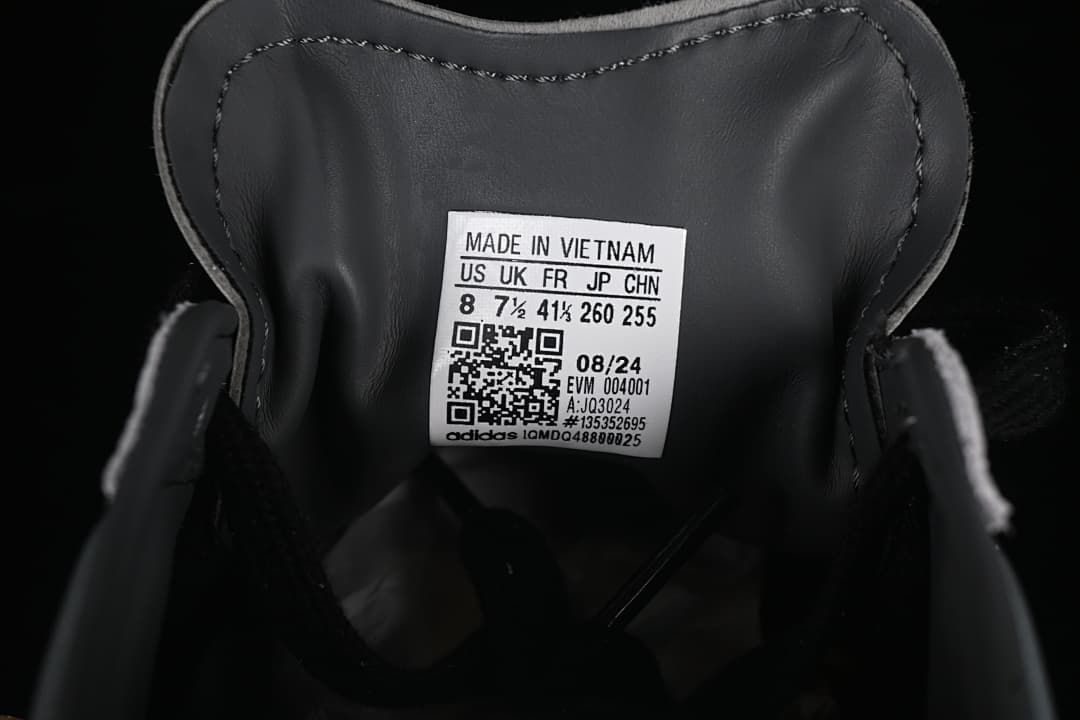 Tongue size label showing US 8, UK 7.5, FR 41.5, JP 260, and CHN 255