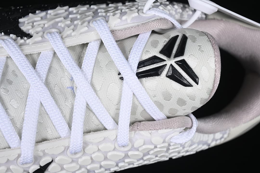 Close-up of laces and Kobe logo on the tongue