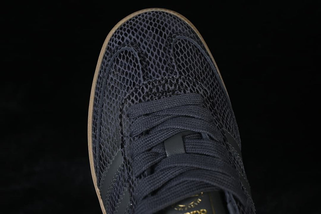 Top view of the patterned toe and dark laces