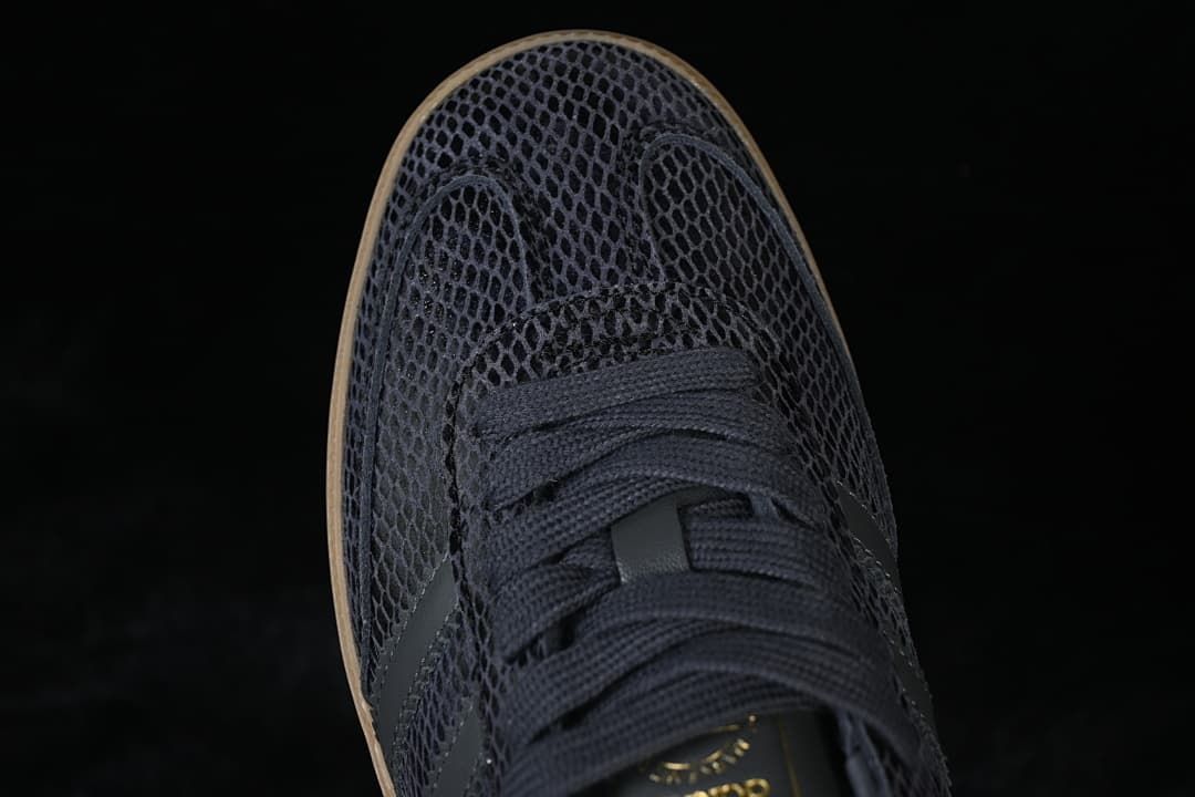 Top view of the patterned toe and dark laces