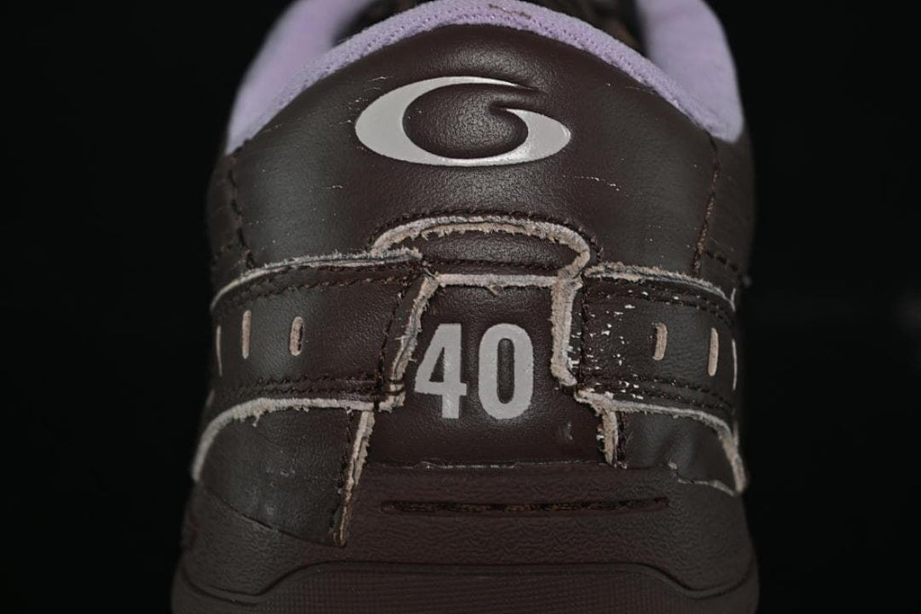 Rear view showing the heel detail and size 40 marking