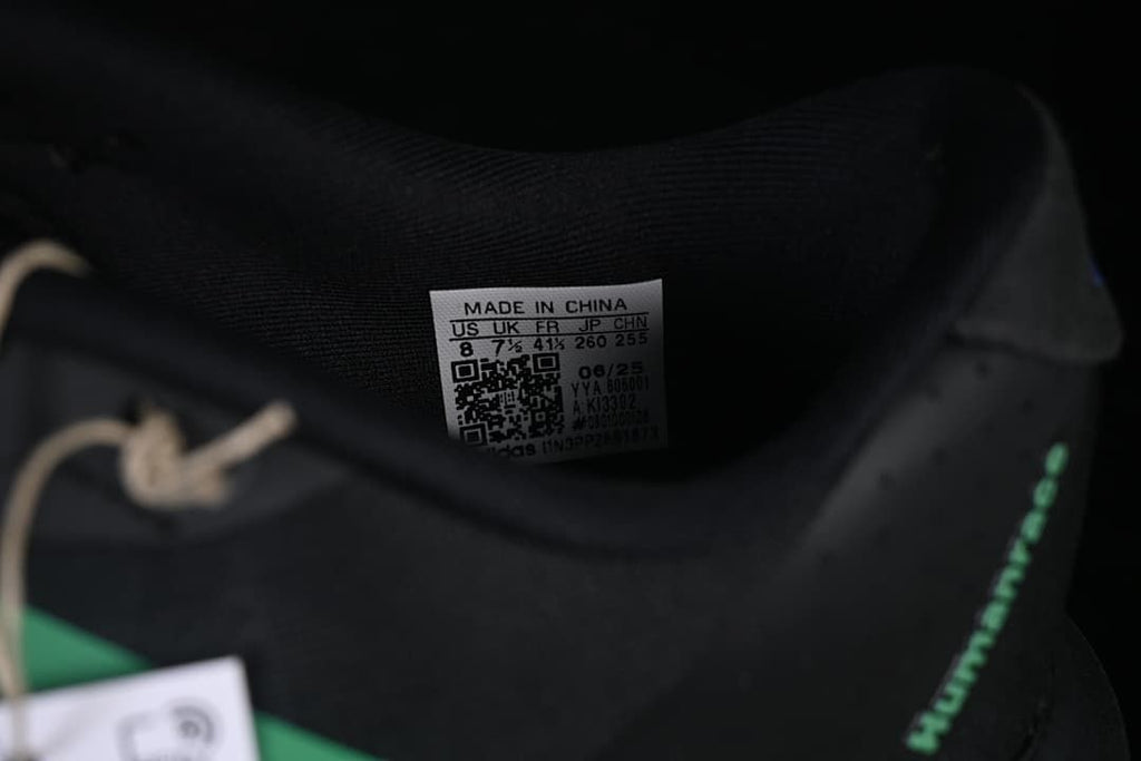 Close-up of the shoe's size label inside the collar.