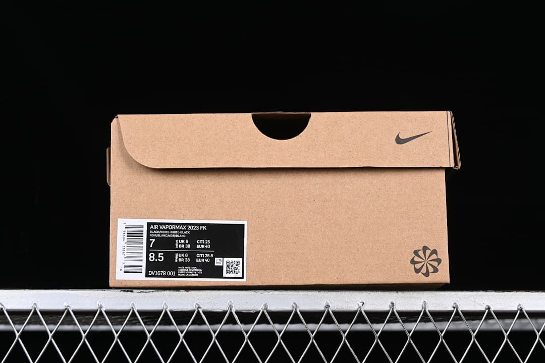 Shoebox label showing Air Vapormax 2023 FK, style code DV1678-001 and size details
