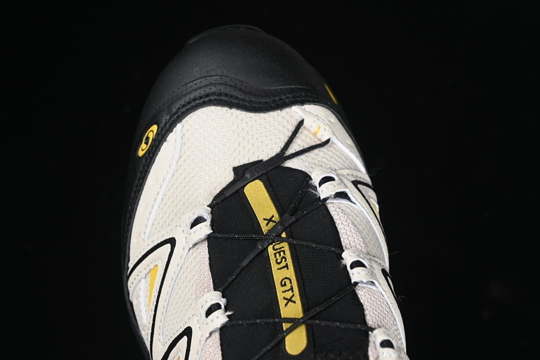 Top-down close-up of the tongue marked XT Quest GTX.