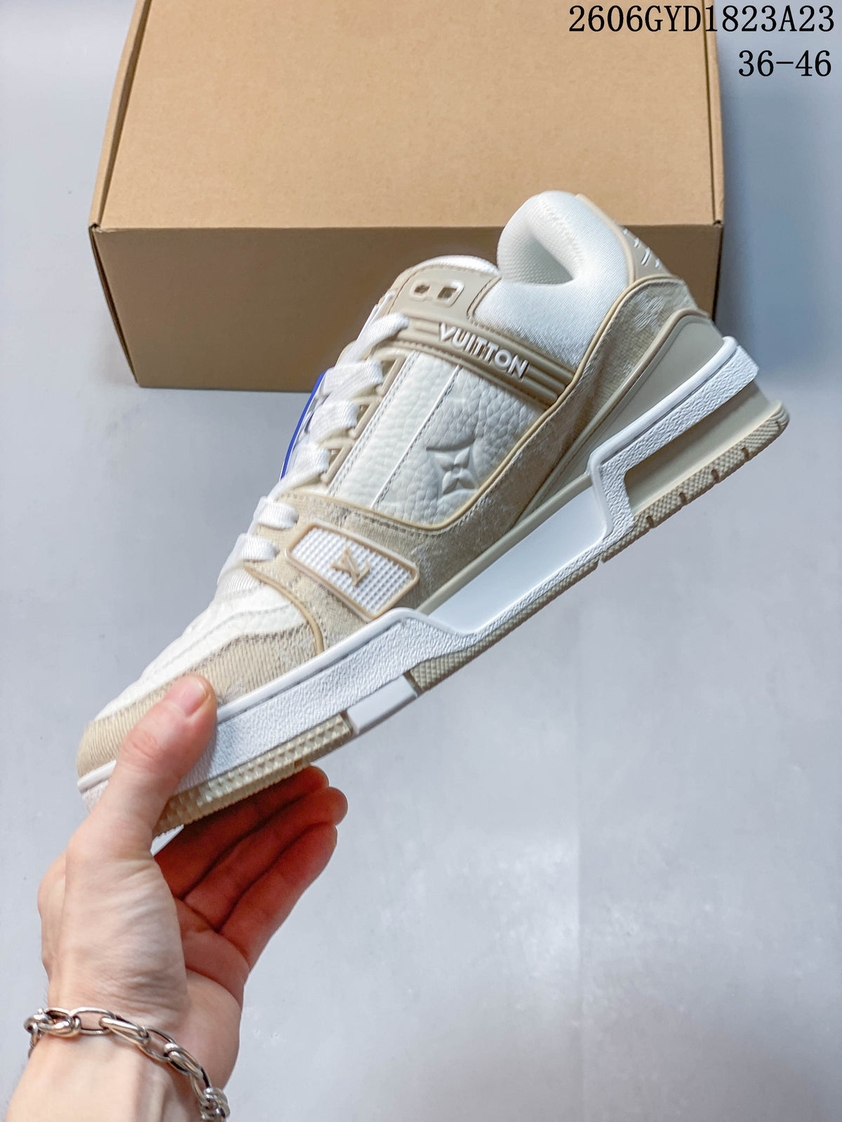 Side view of a white and beige Trainer Low sneaker