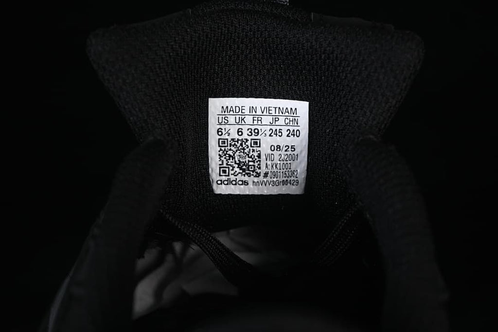 Tongue size label on the black sneaker