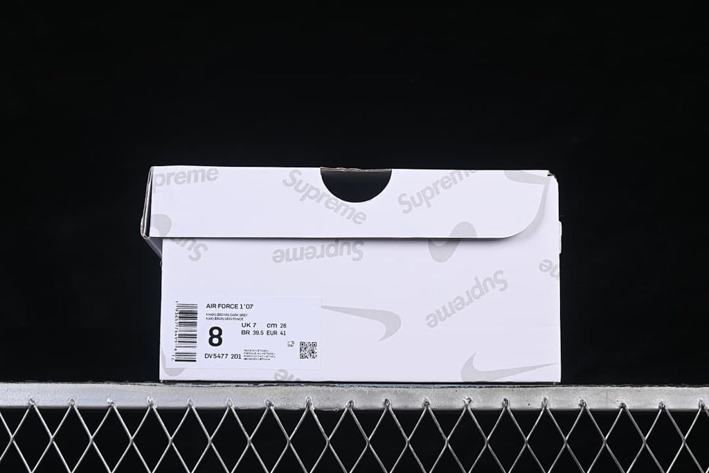 Shoebox label showing Air Force 1 ’07, EU 41 and style code DV5477-201