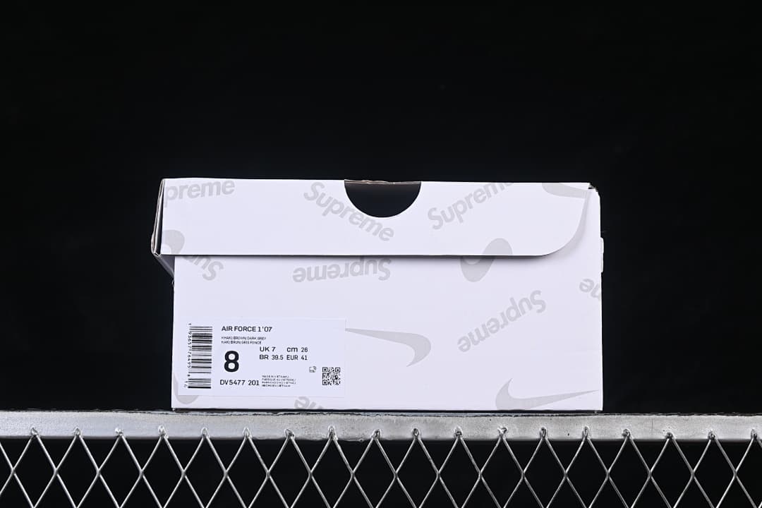 Shoebox label showing Air Force 1 ’07, EU 41 and style code DV5477-201