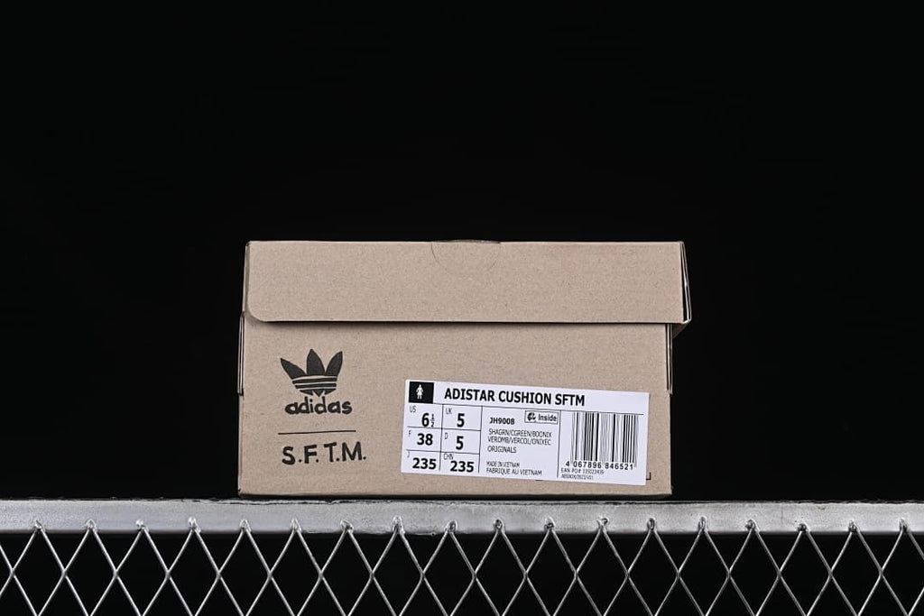 Shoebox label identifying the Adistar Cushion SFTM JH9008 and showing EU 38.
