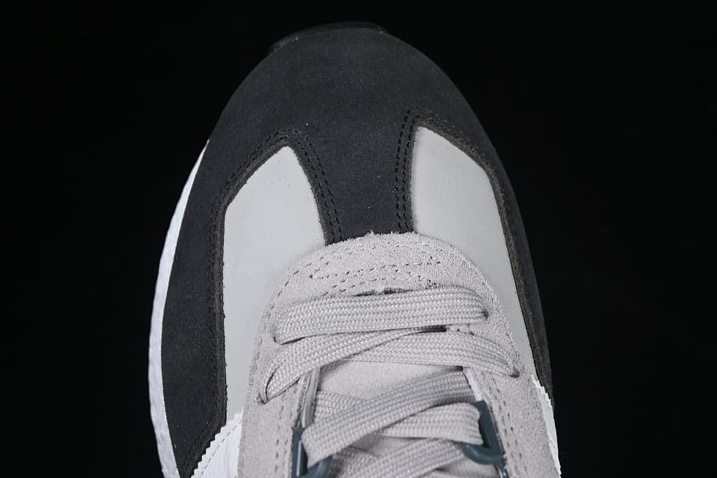 Top view of the dark charcoal and light gray toe panels