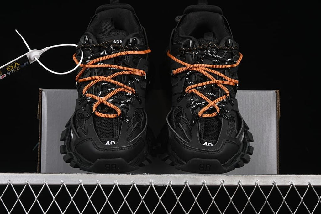 Front view of the sneakers with orange laces and EU 40 markings.