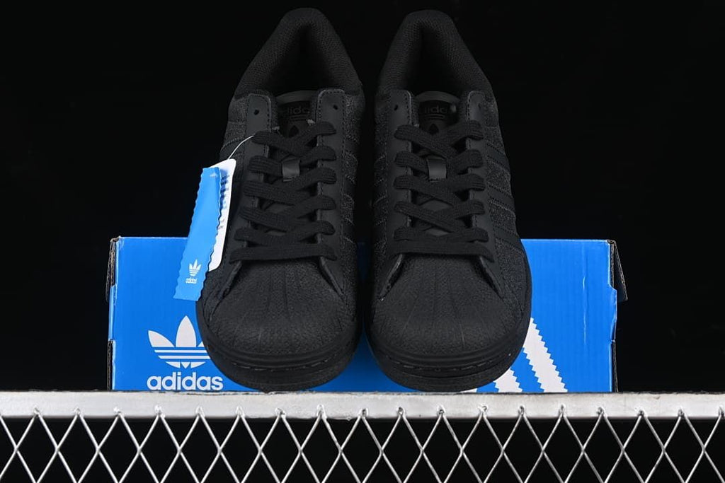 Front view of the pair showing the shell-toe design and black laces