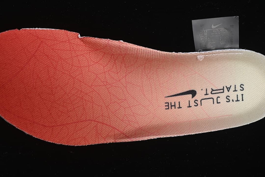 Close-up of the gradient insole with printed Nike slogan