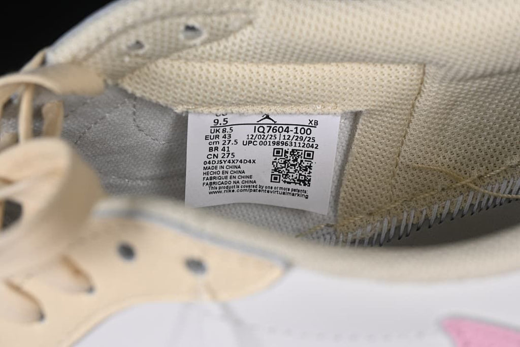 Interior size label showing style code IQ7604-100 and size details