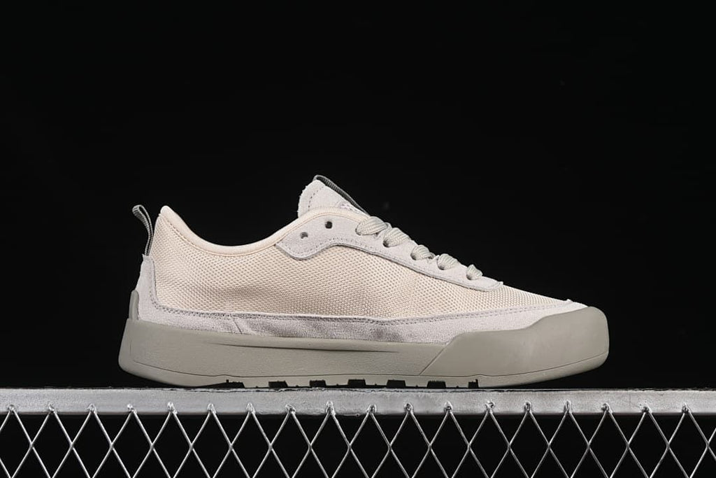 Side profile highlighting the low-top shape and contrasting sole