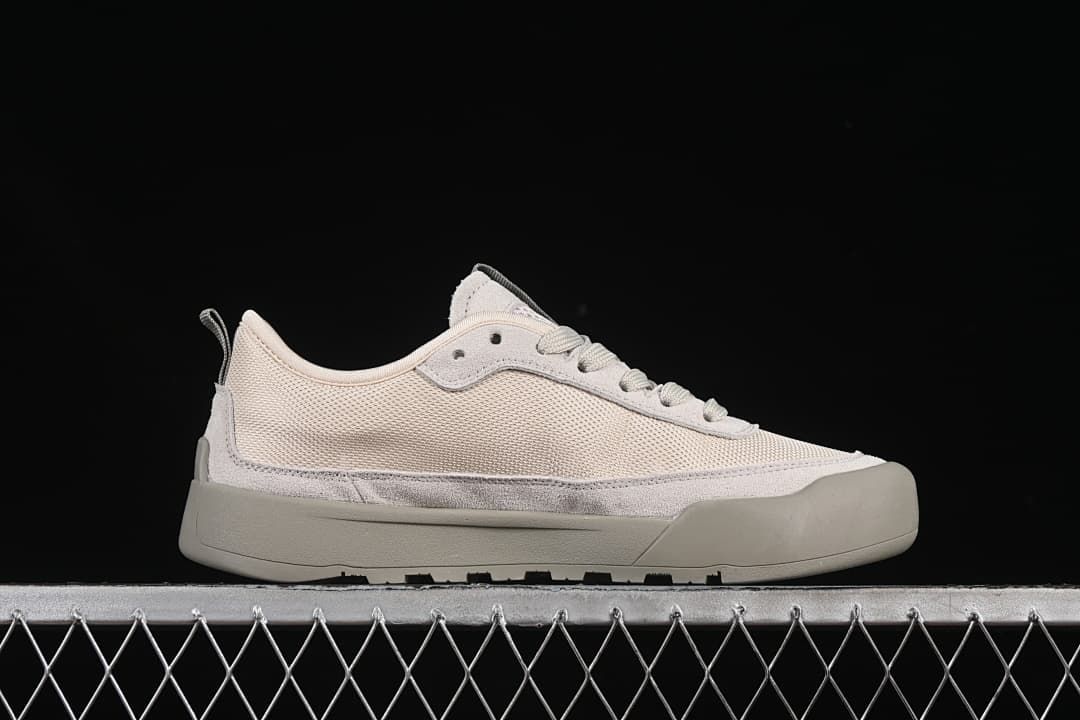 Side profile highlighting the low-top shape and contrasting sole