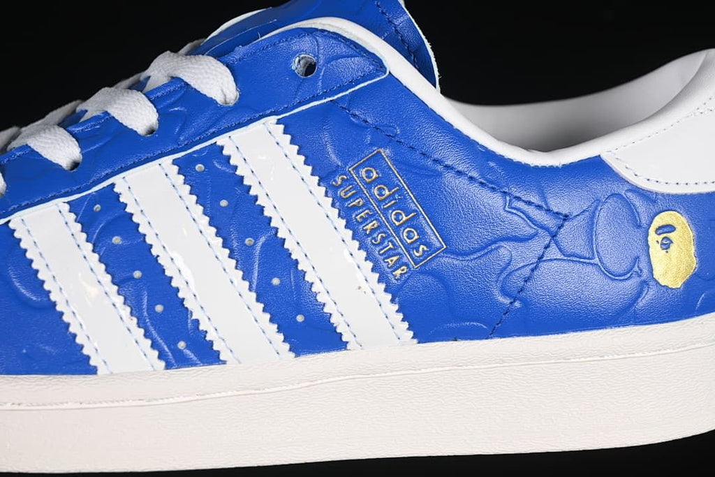 Close-up of side stripes, embossed graphics and star detail