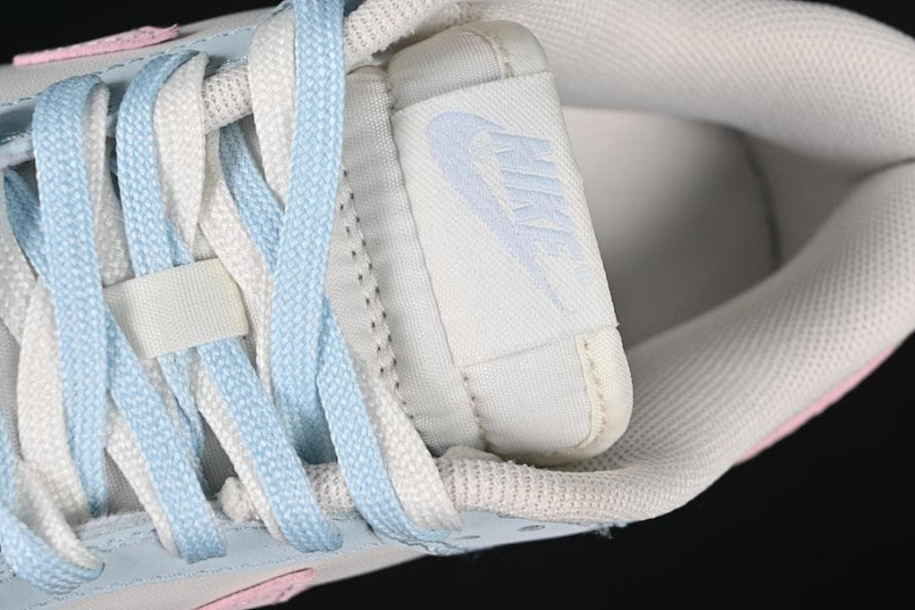 Close-up of the tongue, laces and padded collar