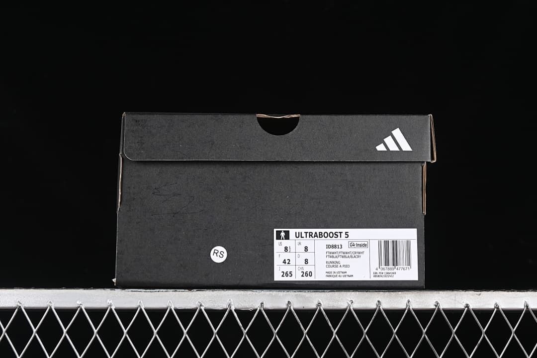 Adidas Ultraboost 5 shoebox with label showing style ID8813 and size details.
