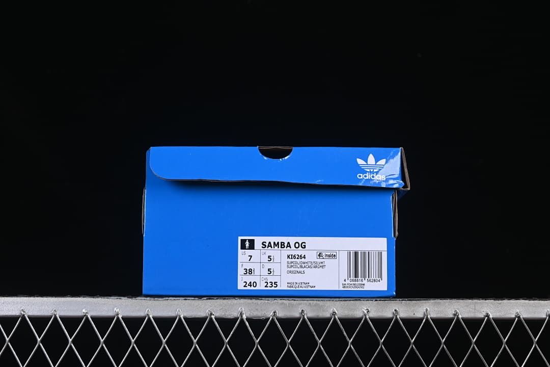 Blue shoe box label identifying the Samba OG, style KI6264 and sample size.