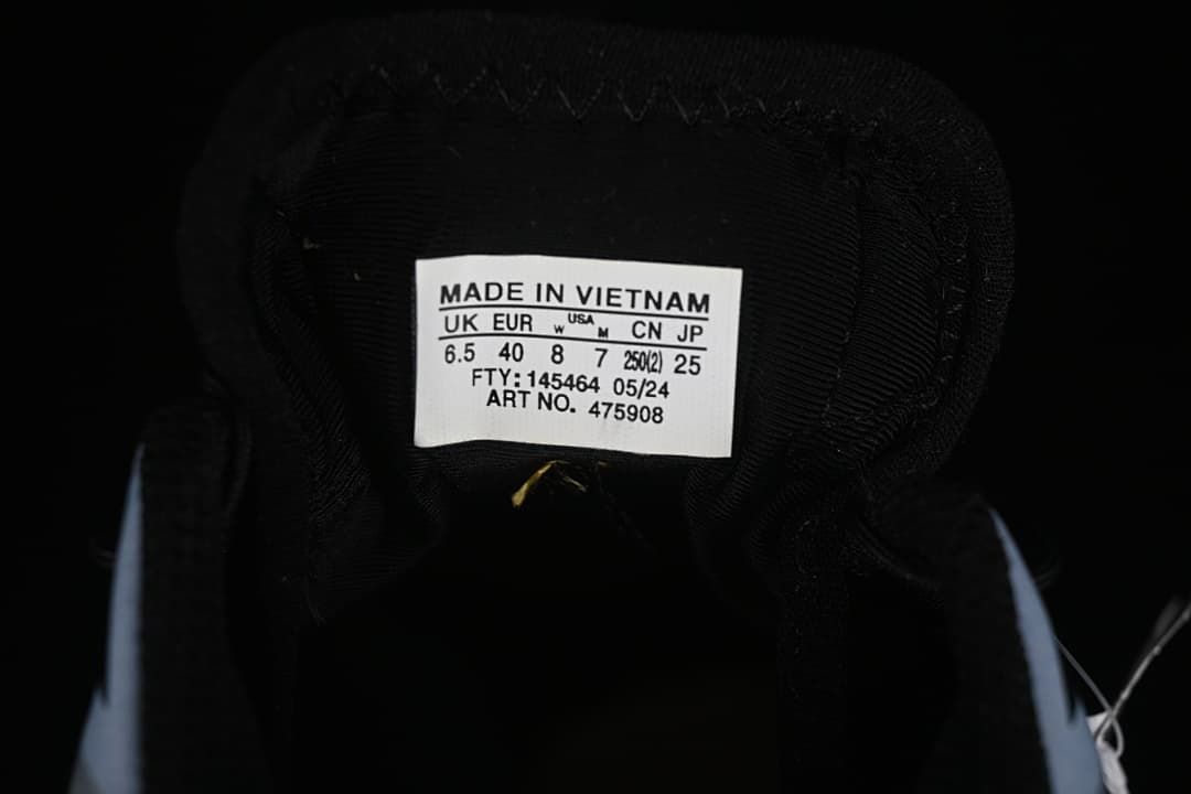 Tongue size label showing UK 6.5, EUR 40, US 8, US M 7, CN 250(2), and JP 25.