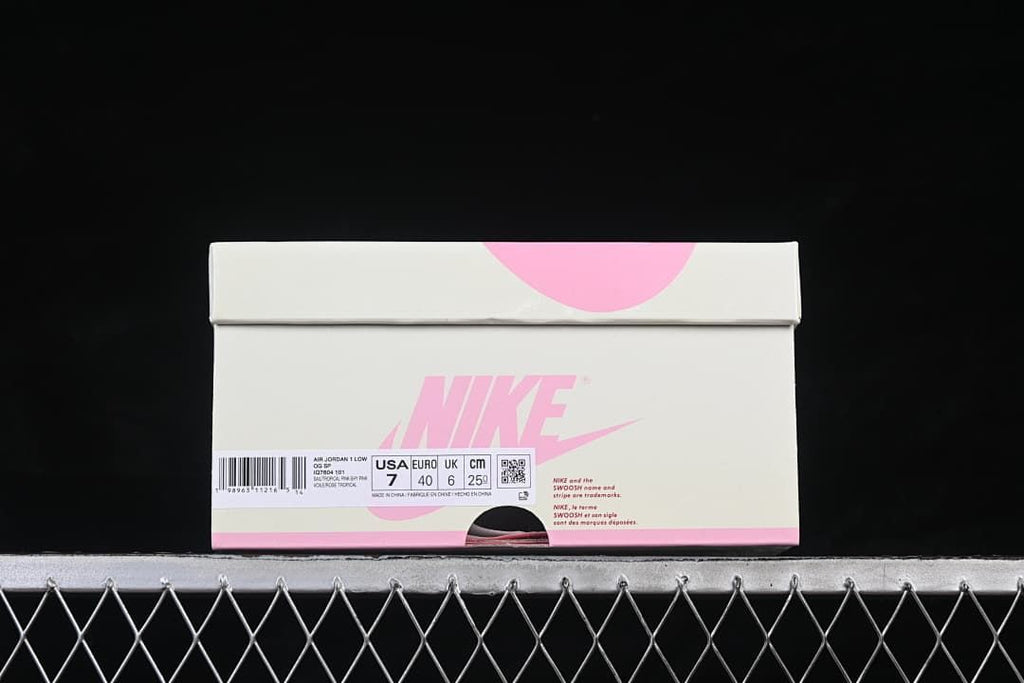 Shoe box label showing Air Jordan 1 Low OG and size EU 40.