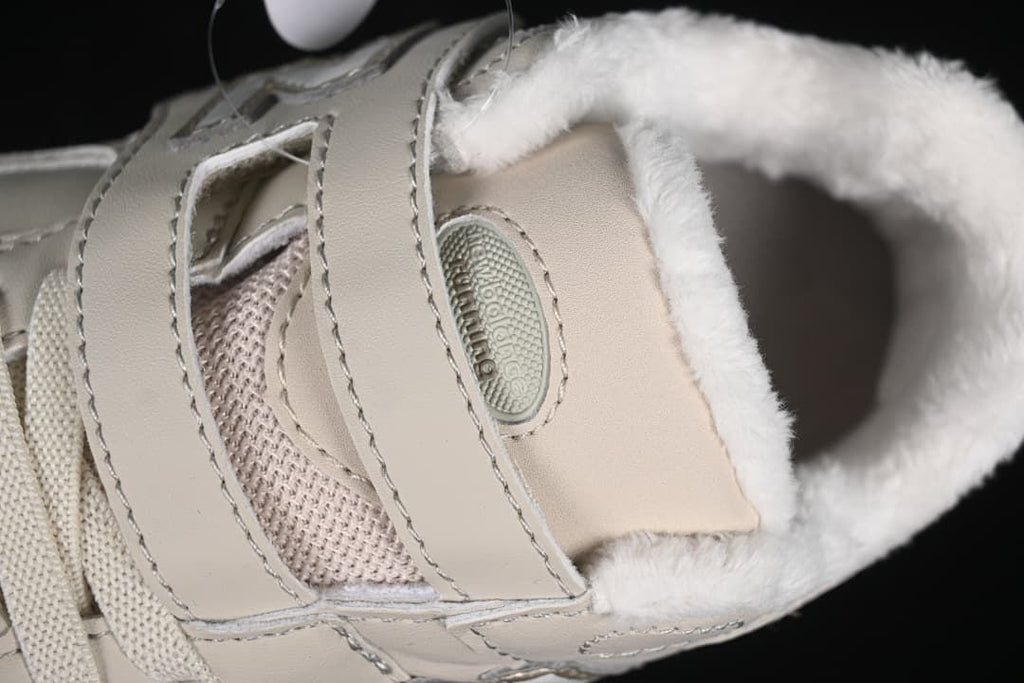 Close-up of the hook-and-loop strap and fluffy collar lining