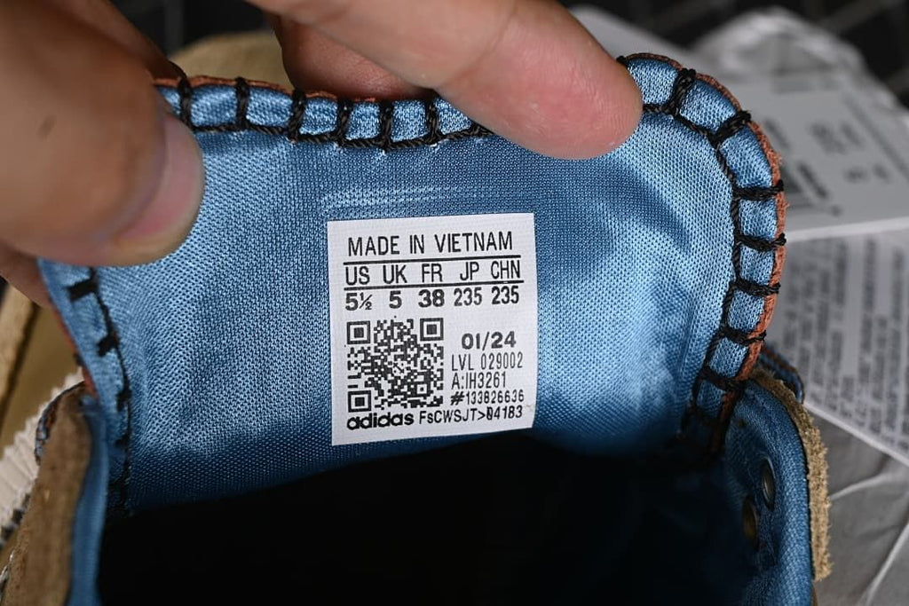 Close-up of shoe size label showing US 5½, UK 5, FR 38, JP 235, and CHN 235
