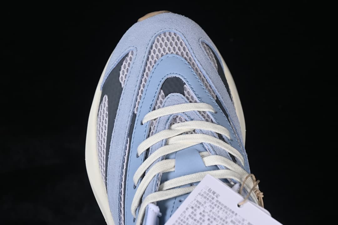 Top view of the mesh toe area and lace-up front