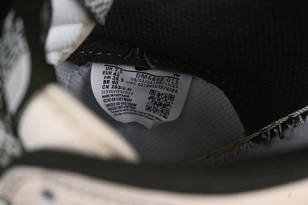 Close-up of the shoe size label showing EU 42 and model DM6868-015