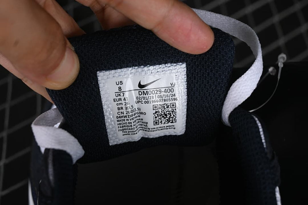 Tongue label showing style code DM0029-400 and sample size markings