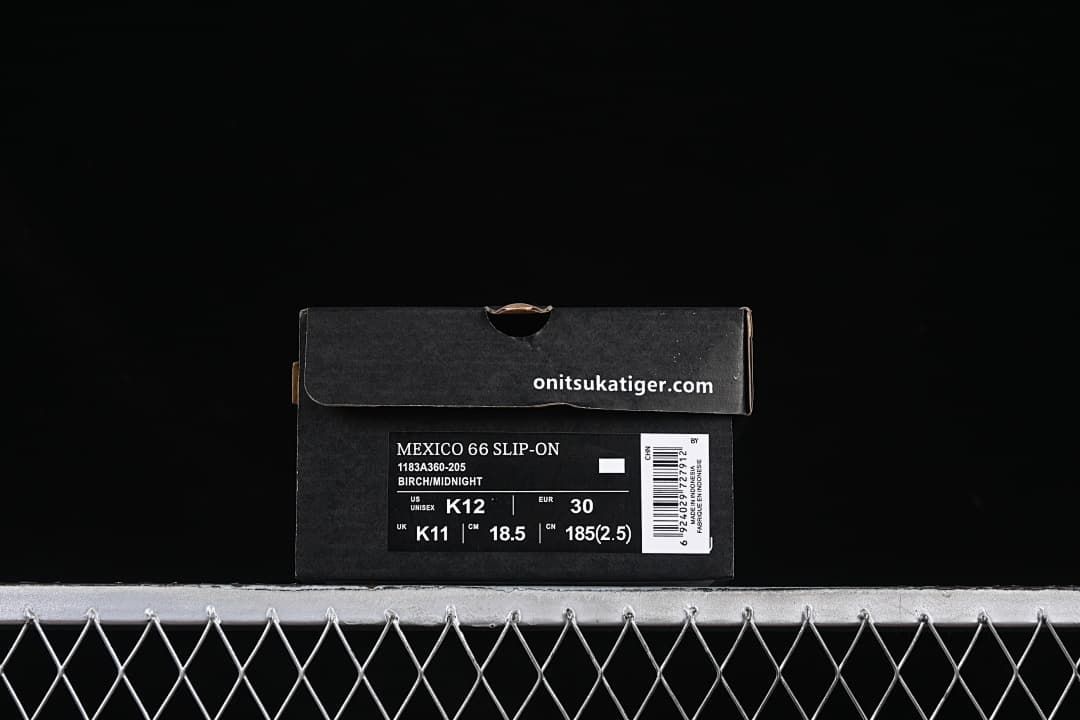 Shoe box label identifying the Mexico 66 Slip-On, model 1183A360-205, in kids’ size EU 30