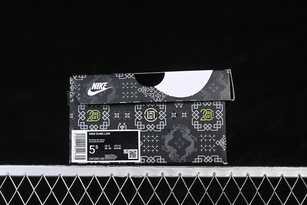 Shoebox label showing Nike Dunk Low, CW1590-100, and a sample size