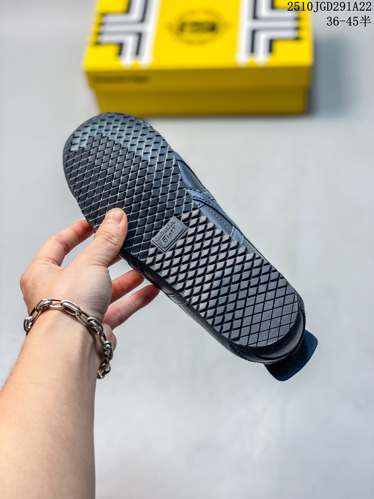 Close-up of the dark textured outsole on a metallic gray sneaker; image overlay shows 2510JGD291A22 and sizes 36–45.5.
