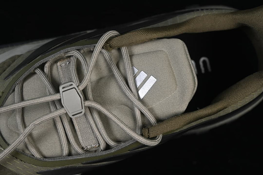 Top view of the padded tongue and cord-style lacing system