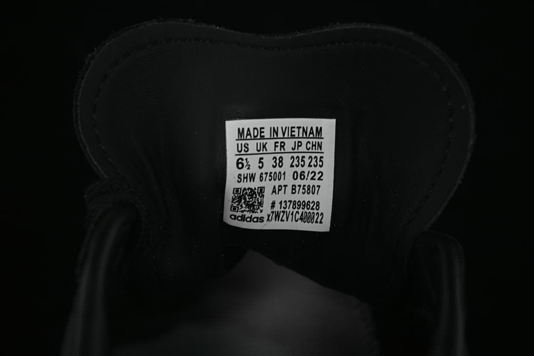 Inside shoe label showing a photographed sample in EU 38