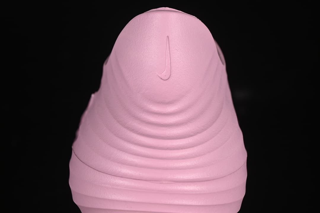 Rear view showing the raised heel and Nike logo.
