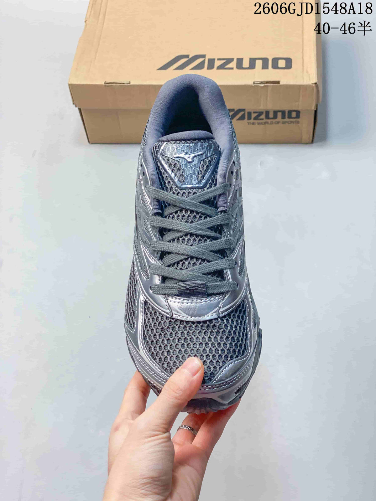 Top view of the mesh toe box and laces on a Mizuno Prophecy 8 shoe