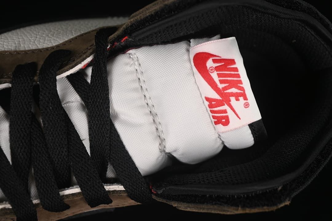 Close-up of the tongue label and black laces