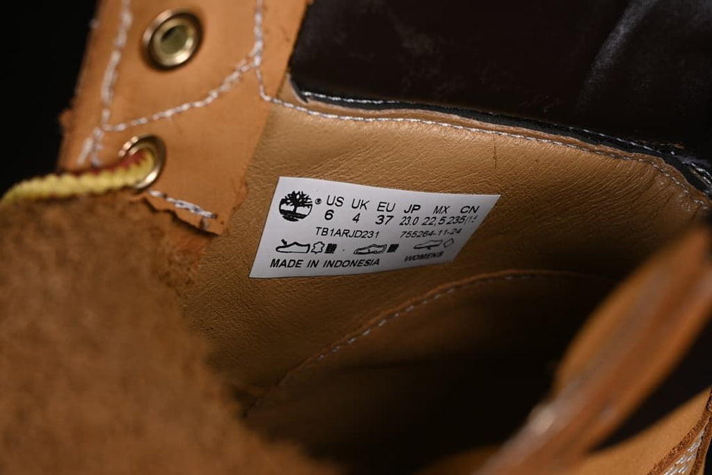 Close-up of the boot's interior size label